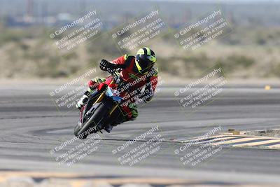 media/Jan-15-2026-Racers Edge (Thu) [[dfebeb70ab]]/3-B Group/Session 2 (Turn 11)/